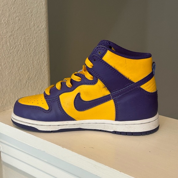 Nike Dunk High GS Lakers Court Kids Shoes 13C Purple Gold Sneakers DZ4455-500 - Picture 3 of 9